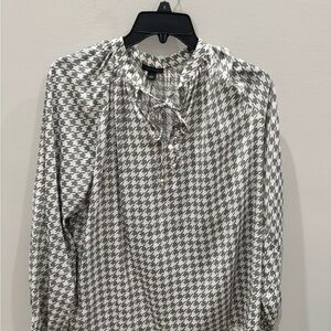 Ann Taylor Gray Houndstooth Blouse